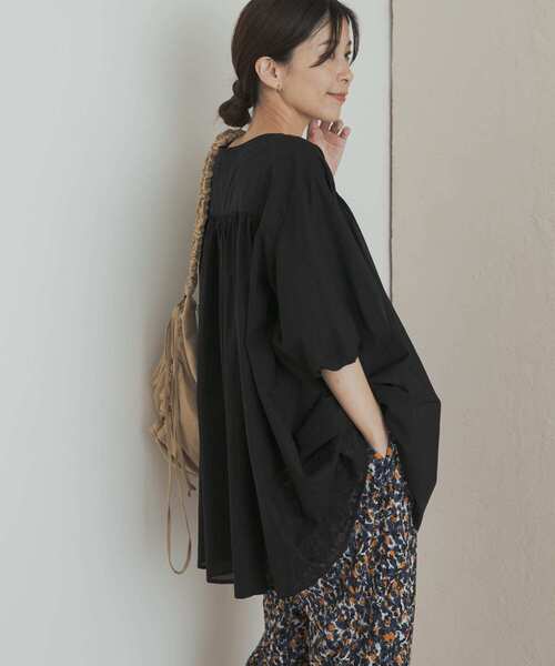 URBAN RESEARCH DOORS（アーバンリサーチドアーズ）の「コットンボイルVネックチュニック（チュニック・レディース・ブラック/オフホワイト・MEDIUM）」の14枚目の写真