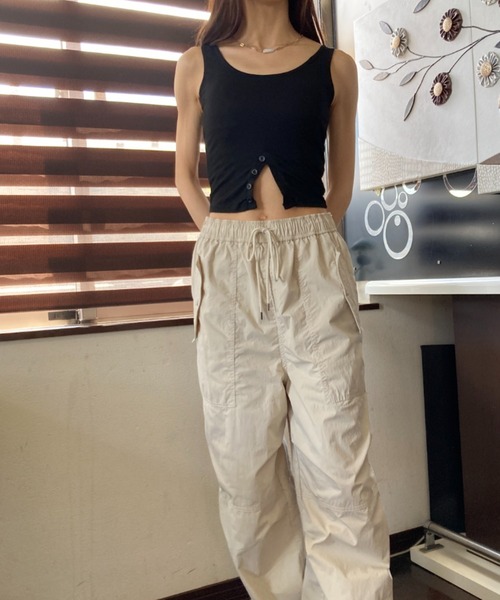 Loco Ocean(ロコオーシャン)の「ウエストボタンディテール 肌見せ Uネック タンクトップ 夏服(タンクトップ・レディース・ブラック/ホワイト/オレンジ・FREE)」の19枚目の写真