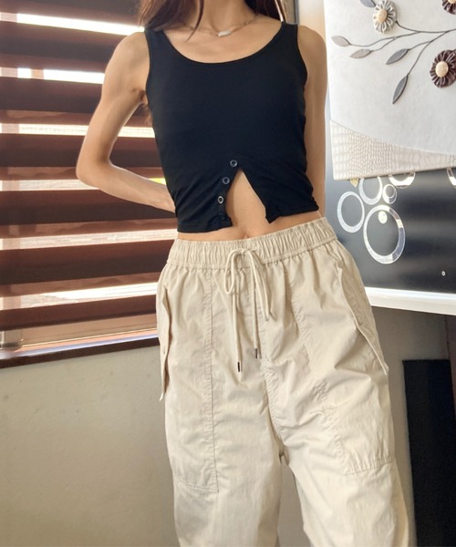 Loco Ocean(ロコオーシャン)の「ウエストボタンディテール 肌見せ Uネック タンクトップ 夏服(タンクトップ・レディース・ブラック/ホワイト/オレンジ・FREE)」の20枚目の写真