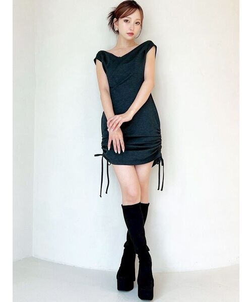 RESEXXY(リゼクシー)の「オフショルカットトップス(Tシャツ/カットソー・レディース・ホワイト/グレー/チャコールグレー・FREE)」の4枚目の写真