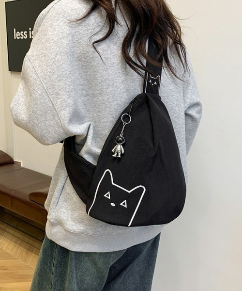 gossip!ロサンゼルス(ゴシップロサンゼルス)の「【Y2Kガーリー】軽量ワンショルダー/ボディバッグ(チャームなし)(ボディバッグ/ウエストポーチ・レディース・ブラック/カーキ・FREE)」の2枚目の写真