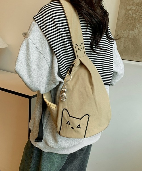 gossip!ロサンゼルス(ゴシップロサンゼルス)の「【Y2Kガーリー】軽量ワンショルダー/ボディバッグ(チャームなし)(ボディバッグ/ウエストポーチ・レディース・ブラック/カーキ・FREE)」の5枚目の写真