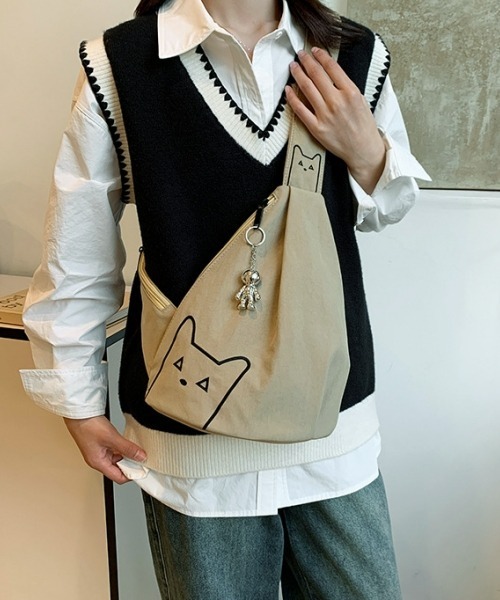 gossip!ロサンゼルス(ゴシップロサンゼルス)の「【Y2Kガーリー】軽量ワンショルダー/ボディバッグ(チャームなし)(ボディバッグ/ウエストポーチ・レディース・ブラック/カーキ・FREE)」の8枚目の写真