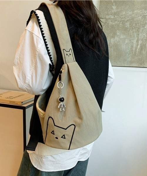 gossip!ロサンゼルス(ゴシップロサンゼルス)の「【Y2Kガーリー】軽量ワンショルダー/ボディバッグ(チャームなし)(ボディバッグ/ウエストポーチ・レディース・ブラック/カーキ・FREE)」の9枚目の写真