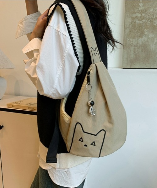 セール】【Y2Kガーリー】軽量ワンショルダー／ボディバッグ（チャーム