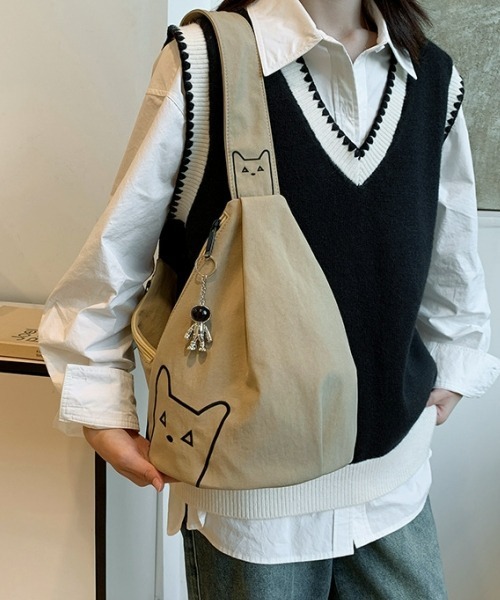 gossip!ロサンゼルス(ゴシップロサンゼルス)の「【Y2Kガーリー】軽量ワンショルダー/ボディバッグ(チャームなし)(ボディバッグ/ウエストポーチ・レディース・ブラック/カーキ・FREE)」の11枚目の写真
