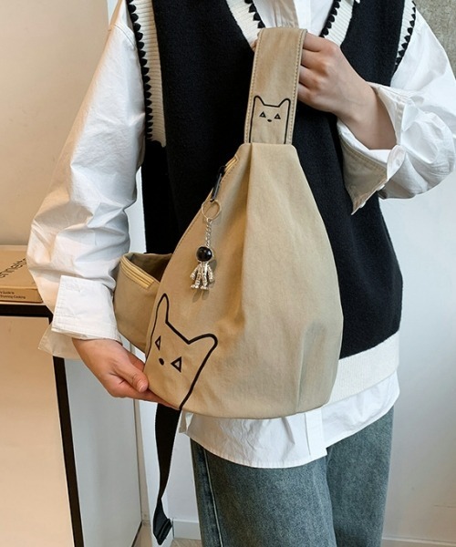 セール】【Y2Kガーリー】軽量ワンショルダー／ボディバッグ（チャーム