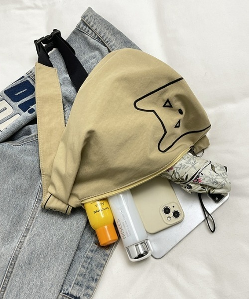 セール】【Y2Kガーリー】軽量ワンショルダー／ボディバッグ（チャーム