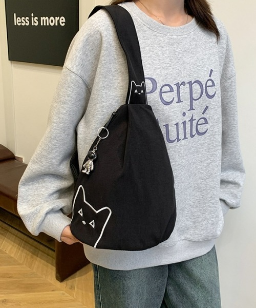 gossip!ロサンゼルス(ゴシップロサンゼルス)の「【Y2Kガーリー】軽量ワンショルダー/ボディバッグ(チャームなし)(ボディバッグ/ウエストポーチ・レディース・ブラック/カーキ・FREE)」の17枚目の写真