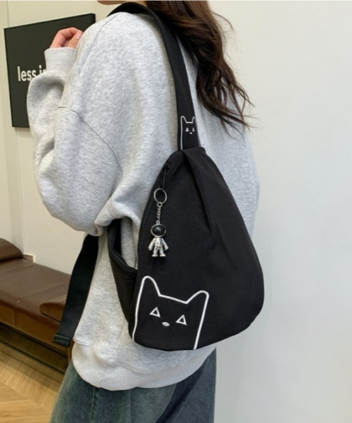 gossip!ロサンゼルス(ゴシップロサンゼルス)の「【Y2Kガーリー】軽量ワンショルダー/ボディバッグ(チャームなし)(ボディバッグ/ウエストポーチ・レディース・ブラック/カーキ・FREE)」の19枚目の写真