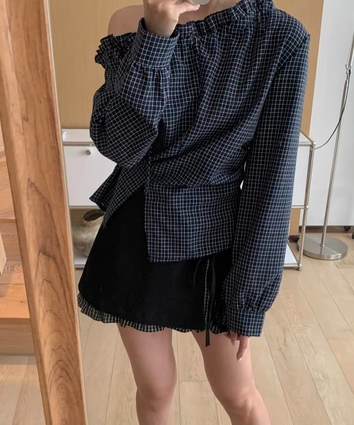 gossip！ロサンゼルス（ゴシップロサンゼルス）の「前後2way オフショルチェックパターントップス（シャツ/ブラウス・レディース・ブラウン/ネイビー・XL/L/M/S）」の3枚目の写真