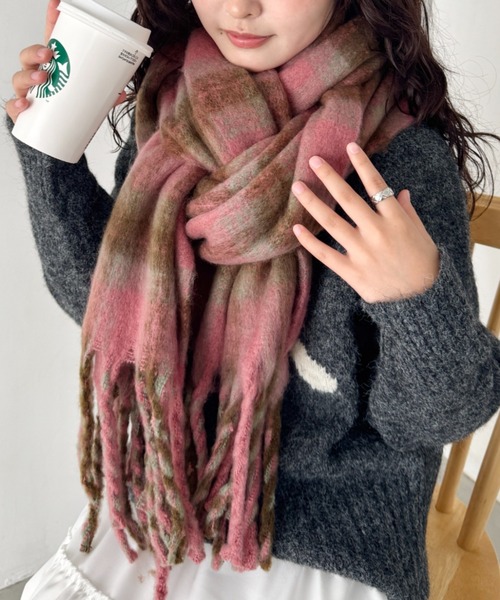 ピンク ロゴ入り ニットマフラー フリンジ付き セール】ボリュームフリンジチェックマフラー（マフラー）｜SOLLON
