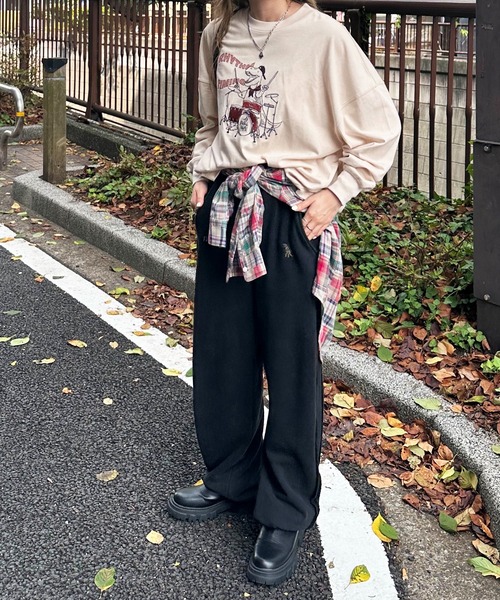 DOUBLE NAME（ダブルネーム）の「バンドを組みたい恐竜刺しゅうロンTEE（Tシャツ/カットソー・レディース・レッド/ブラック/オフホワイト/ネイビー・FREE）」の22枚目の写真