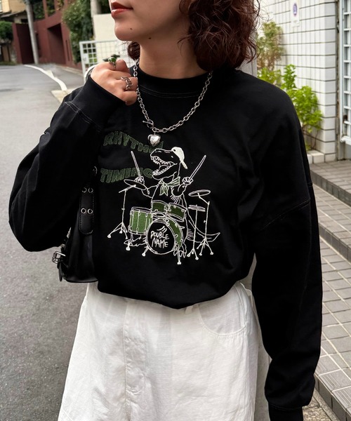 DOUBLE NAME（ダブルネーム）の「バンドを組みたい恐竜刺しゅうロンTEE（Tシャツ/カットソー・レディース・レッド/ブラック/オフホワイト/ネイビー・FREE）」の18枚目の写真