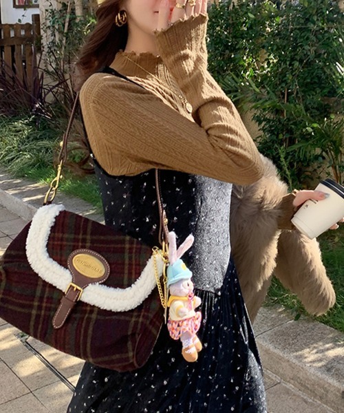 ONEP STAR(ワンピスター)の「スカラップ×リブニットトップス(ニット/セーター・レディース・ベージュ/テラコッタ/オフホワイト/グレー/ブラック・FREE)」の18枚目の写真