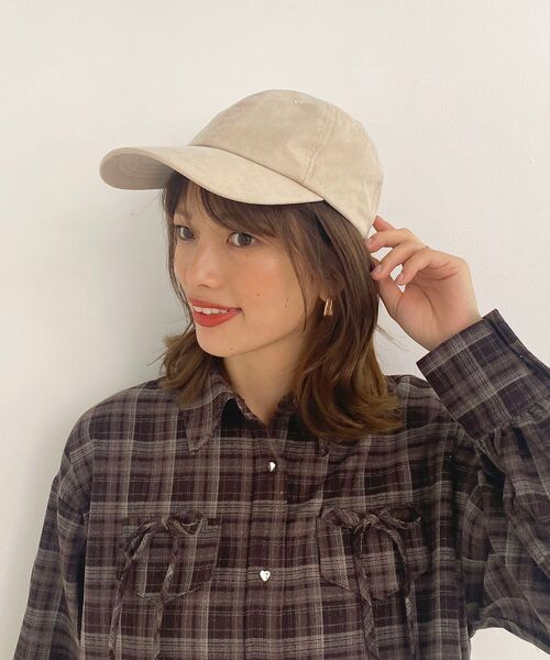 MAJESTIC LEGON（マジェスティックレゴン）の「フェイクスエードロングブリムキャップ（キャップ・レディース・グレイッシュベージュ/ベージュ/ブラウン・FREE）」の4枚目の写真