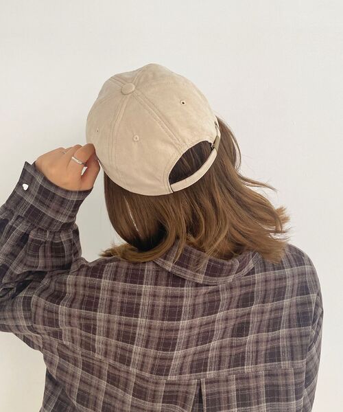 MAJESTIC LEGON（マジェスティックレゴン）の「フェイクスエードロングブリムキャップ（キャップ・レディース・グレイッシュベージュ/ベージュ/ブラウン・FREE）」の5枚目の写真