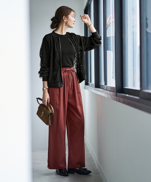 STYLE DELI(スタイルデリ)の「秋色シボ入りコットン混リラックスパンツ(その他パンツ・レディース・ブラウン系/ダークカーキ・FREE)」の4枚目の写真