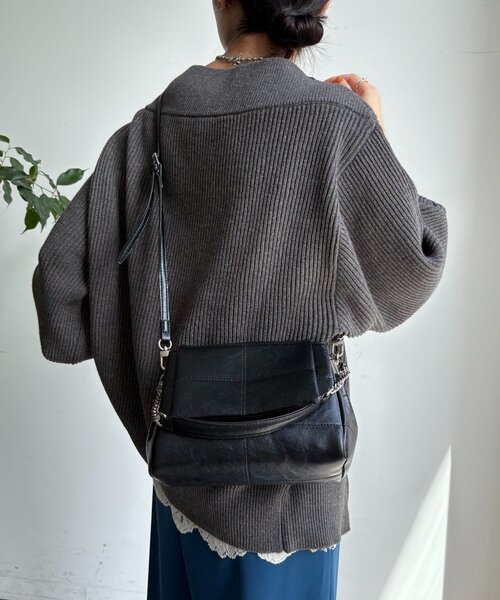 DouDou(ドゥドゥ)の「【WEB限定】2WAYスクエアフラップショルダー(ショルダーバッグ・レディース・ベージュ/ブラック・FREE)」の5枚目の写真