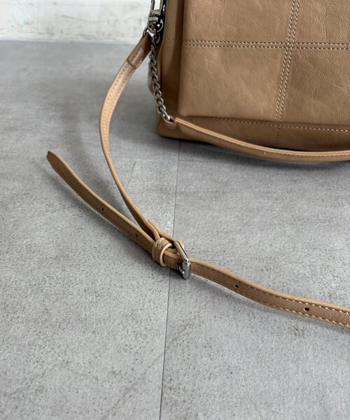 DouDou(ドゥドゥ)の「【WEB限定】2WAYスクエアフラップショルダー(ショルダーバッグ・レディース・ベージュ/ブラック・FREE)」の13枚目の写真