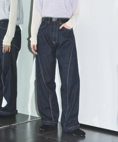 KURO(クロ)の「KURO THREE DIMENSIONAL CUTTING DENIM LAD 964228(デニムパンツ・レディース・ネイビー・28/27/26)」の1枚目の写真