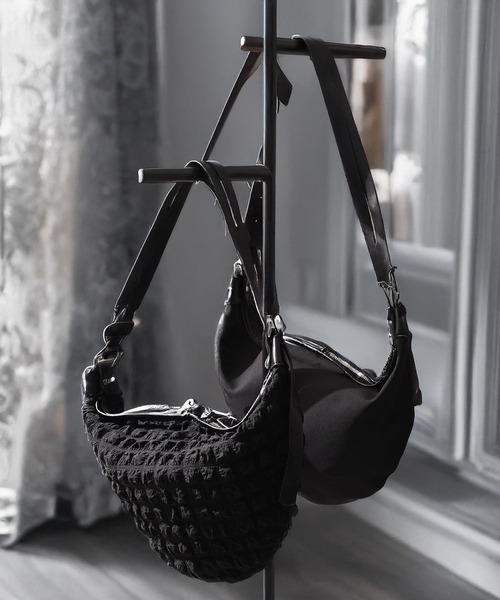1111clothing(ワンフォークロージング)の「ワンショルダーバッグ / One-shoulder bag(ショルダーバッグ・メンズ・ブラック系1/ブラック系2・ONESIZE)」の3枚目の写真