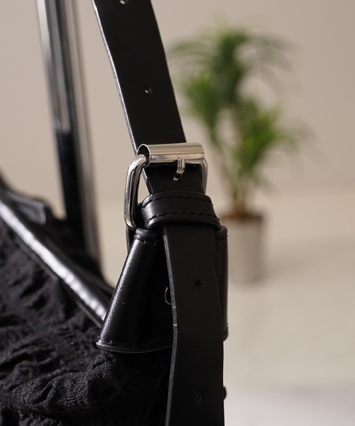1111clothing(ワンフォークロージング)の「ワンショルダーバッグ / One-shoulder bag(ショルダーバッグ・メンズ・ブラック系1/ブラック系2・ONESIZE)」の13枚目の写真