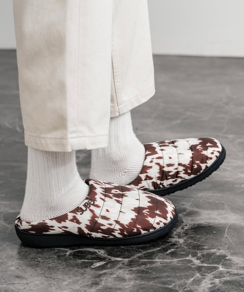 SUBU（スブ）の「SUBUスブ サンダル F-line/ワンポイントロゴ刺繍モックシューズスリッポンスリッパ（サンダル・メンズ・グレー/シルバー/カーキ/ブラウン系/ブラック/ダークブラウン/ドット/ベージュ・1/3/2）」の4枚目の写真