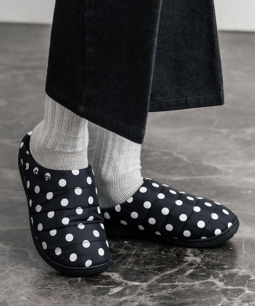 SUBU（スブ）の「SUBUスブ サンダル F-line/ワンポイントロゴ刺繍モックシューズスリッポンスリッパ（サンダル・メンズ・グレー/シルバー/カーキ/ブラウン系/ブラック/ダークブラウン/ドット/ベージュ・1/3/2）」の8枚目の写真