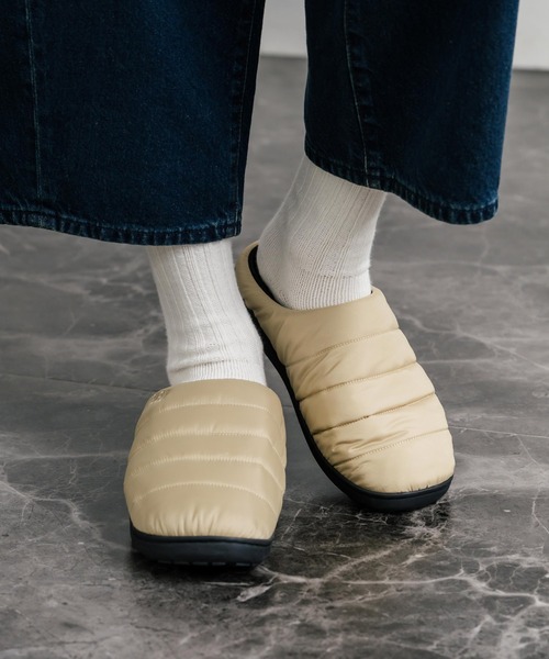 SUBU（スブ）の「SUBUスブ サンダル F-line/ワンポイントロゴ刺繍モックシューズスリッポンスリッパ（サンダル・メンズ・グレー/シルバー/カーキ/ブラウン系/ブラック/ダークブラウン/ドット/ベージュ・1/3/2）」の17枚目の写真