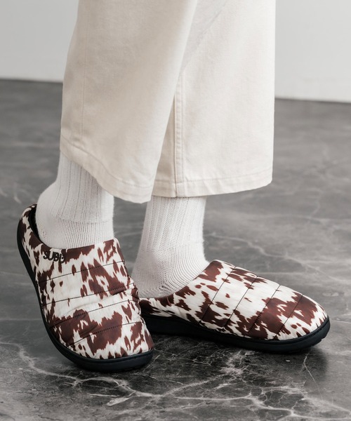 SUBU（スブ）の「SUBUスブ サンダル F-line/ワンポイントロゴ刺繍モックシューズスリッポンスリッパ（サンダル・メンズ・グレー/シルバー/カーキ/ブラウン系/ブラック/ダークブラウン/ドット/ベージュ・1/3/2）」の14枚目の写真