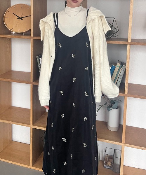 Rejoule(リジュール)の「花柄 刺繍 ベロアキャミワンピース(ワンピース・レディース・ブラウン/ブラック・S/M)」の3枚目の写真