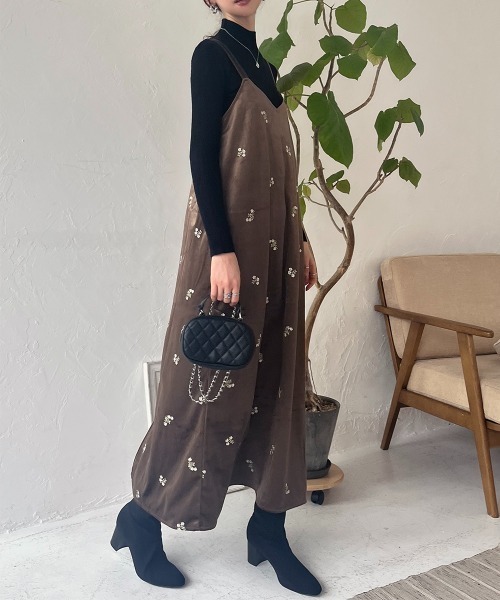 Rejoule(リジュール)の「花柄 刺繍 ベロアキャミワンピース(ワンピース・レディース・ブラウン/ブラック・S/M)」の9枚目の写真