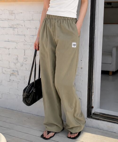 muahmuah（ムーアムーア）の「ムアロゴワイドバンディングパンツ[3カラー]（スウェットパンツ・レディース・ブラック/ベージュ/チャコール・FREE）」の7枚目の写真