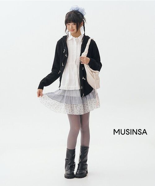 PLACE STUDIO（プレイススタジオ）の「パフスリーブクロップストリングピンタックフリル半袖ブラウスシャツ_3COLOR（シャツ/ブラウス・レディース・ブラック/ネイビー/ホワイト・FREE）」の14枚目の写真
