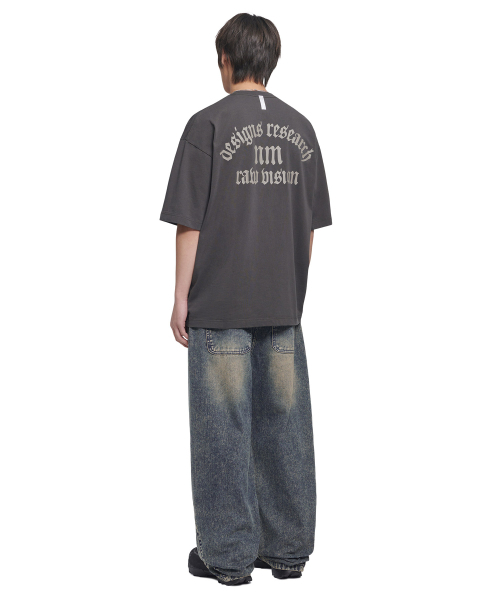 NOMANUAL(NOMANUAL)の「R.V ARCH LOGO T-SHIRT - CHARCOAL(Tシャツ/カットソー・レディース・その他・LARGE/X-LARGE/SMALL/MEDIUM)」の4枚目の写真