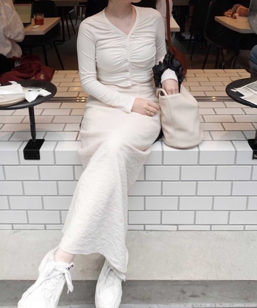 Reurie'(レウリィ)の「ギャザーカーディガン(ayaka select) 春 秋 冬 カットソー Vネック ギャザー クロップド丈 コンパクト シンプル(カーディガン/ボレロ・レディース・ホワイト・FREE)」の6枚目の写真