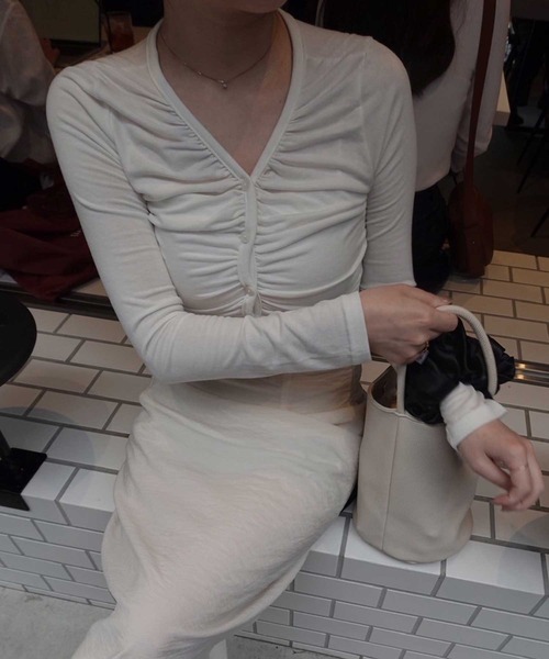 Reurie'(レウリィ)の「ギャザーカーディガン(ayaka select) 春 秋 冬 カットソー Vネック ギャザー クロップド丈 コンパクト シンプル(カーディガン/ボレロ・レディース・ホワイト・FREE)」の10枚目の写真
