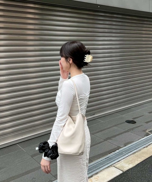 Reurie'(レウリィ)の「ギャザーカーディガン(ayaka select) 春 秋 冬 カットソー Vネック ギャザー クロップド丈 コンパクト シンプル(カーディガン/ボレロ・レディース・ホワイト・FREE)」の12枚目の写真