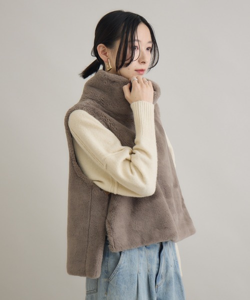 Paradise Picnic（パラダイスピクニック）の「CYAN バックオーバーハイネックファーベスト（ベスト・レディース・モカ/グレイッシュベージュ/ブラック・FREE）」の3枚目の写真