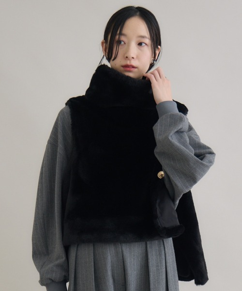 Paradise Picnic（パラダイスピクニック）の「CYAN バックオーバーハイネックファーベスト（ベスト・レディース・モカ/グレイッシュベージュ/ブラック・FREE）」の2枚目の写真