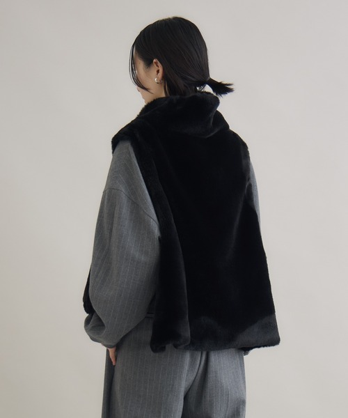 Paradise Picnic（パラダイスピクニック）の「CYAN バックオーバーハイネックファーベスト（ベスト・レディース・モカ/グレイッシュベージュ/ブラック・FREE）」の17枚目の写真