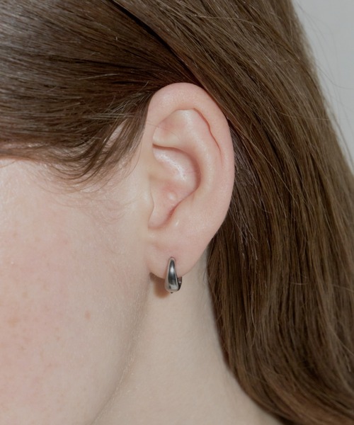 GIUNON(ジウノン)の「tiny drop hoop pierce / タイニードロップフープピアス(ピアス(両耳用)・レディース・シルバー/ゴールド・FREE)」の7枚目の写真