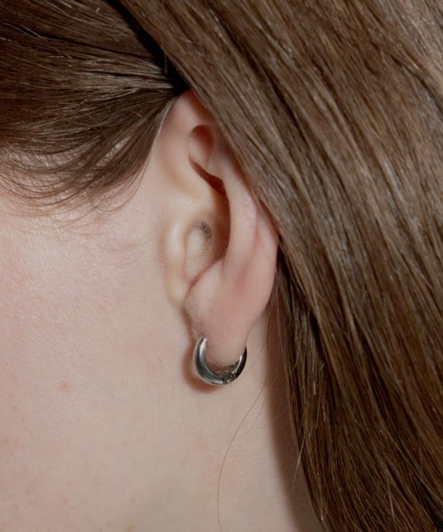 GIUNON(ジウノン)の「tiny drop hoop pierce / タイニードロップフープピアス(ピアス(両耳用)・レディース・シルバー/ゴールド・FREE)」の5枚目の写真
