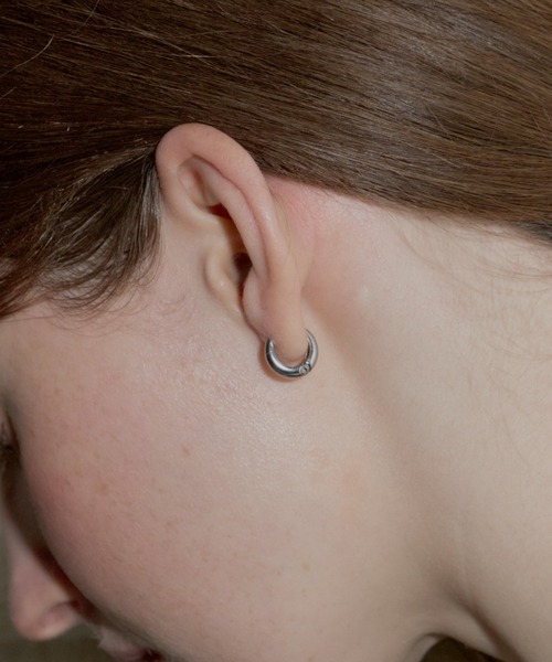GIUNON(ジウノン)の「tiny drop hoop pierce / タイニードロップフープピアス(ピアス(両耳用)・レディース・シルバー/ゴールド・FREE)」の8枚目の写真