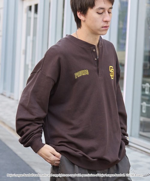 MLB（メジャーリーグベースボール）の「MLB/メジャーリーグベースボール 別注 ロゴ刺繍 オーバーサイズ ヘンリーネック スウェット（スウェット・メンズ・ブラック/杢グレー/ダークブラウン・L/M/S）」の9枚目の写真