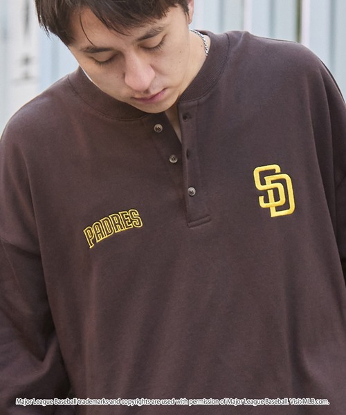 MLB（メジャーリーグベースボール）の「MLB/メジャーリーグベースボール 別注 ロゴ刺繍 オーバーサイズ ヘンリーネック スウェット（スウェット・メンズ・ブラック/杢グレー/ダークブラウン・L/M/S）」の11枚目の写真