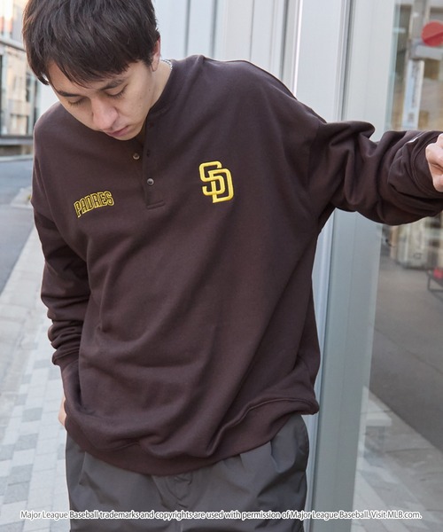 MLB（メジャーリーグベースボール）の「MLB/メジャーリーグベースボール 別注 ロゴ刺繍 オーバーサイズ ヘンリーネック スウェット（スウェット・メンズ・ブラック/杢グレー/ダークブラウン・L/M/S）」の13枚目の写真