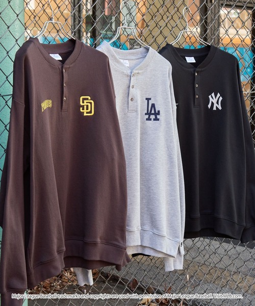 MLB（メジャーリーグベースボール）の「MLB/メジャーリーグベースボール 別注 ロゴ刺繍 オーバーサイズ ヘンリーネック スウェット（スウェット・メンズ・ブラック/杢グレー/ダークブラウン・L/M/S）」の4枚目の写真