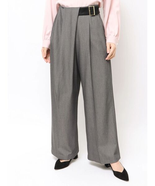 TONAL（トーナル）の「アシメベルトタックパンツ（その他パンツ・レディース・ベージュ/ブラウン/グレー・SMALL/MEDIUM）」の2枚目の写真